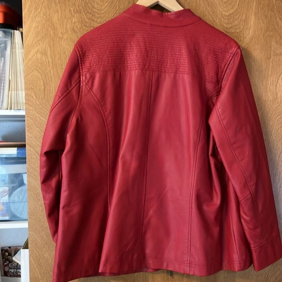 Plus size red pleather jacket - Picture 5 of 8